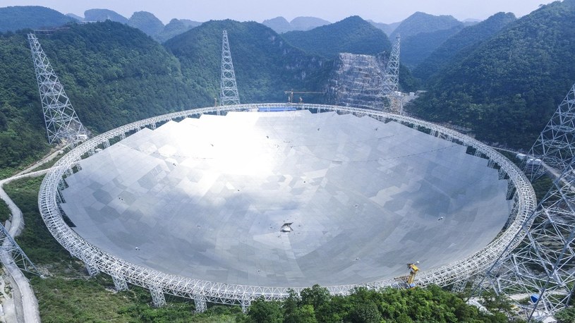 Największy na świecie radioteleskop wykrył tajemnicze sygnały z głębi kosmosu /Geekweek