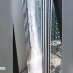 Największy na świecie sztuczny wodospad. Z wieżowca 