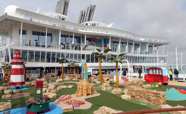 Największy statek wycieczkowy świata właśnie wypłynął w dziewiczy rejs