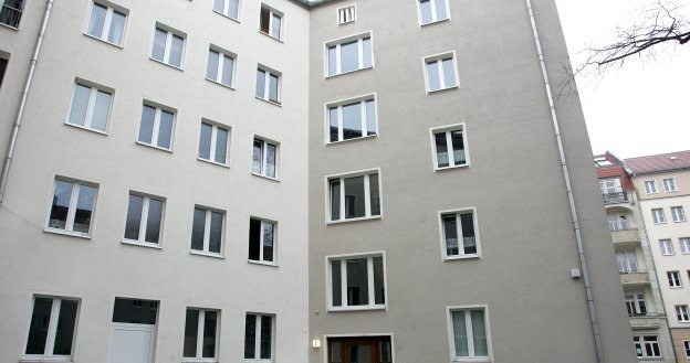 Największy wybór nabywcy mieszkań mają w Krakowie i Warszawie /AFP