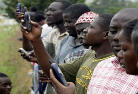 Największy wzrost liczby telefonów komórkowych odnotowano w Afryce /AFP