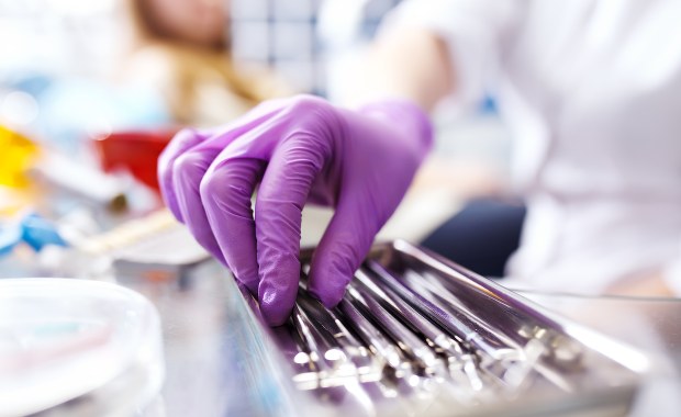 Największy ząb na świecie. Dentyści wyrywali go ponad godzinę