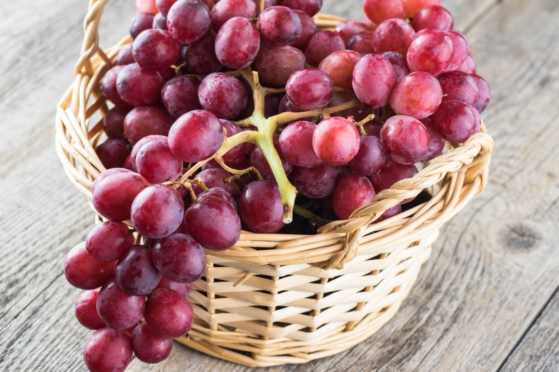 Największym atutem winogron jest bogactwo flawonoidów, przeciwutleniaczy, które niszczą wolne rodniki /123RF/PICSEL