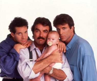 Największym komercyjnym sukcesem Steve'a Guttenberga pozostaje jednak do dziś komedia "Trzech mężczyzn i dziecko", która w 1987 roku stała się największym hitem amerykańskich kin. 

Trzy lata później na ekrany kin trafił sequel "Trzech mężczyzn i mała dama".