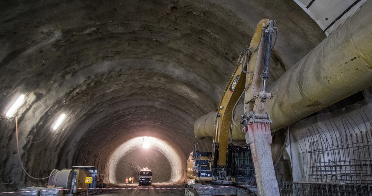 Największym wyzwaniem jest budowa tunelu /Jan Graczyński /East News