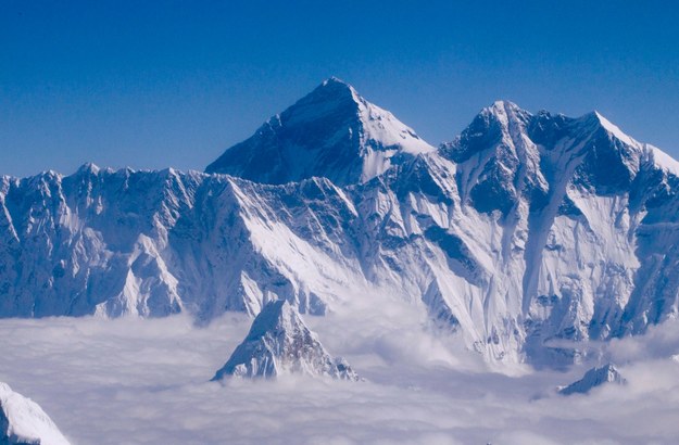 Najwyższy szczyt świata mierzy 8848,86 m n.p.m /Narendra Shrestha /PAP/EPA