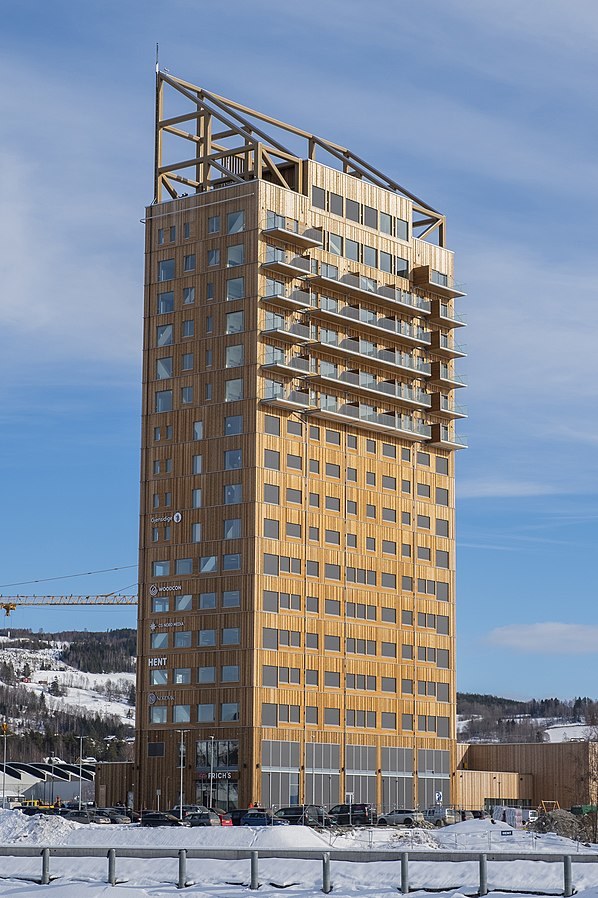 Najwyższy w całości drewniany budynek znajduje się w Norwegii /NinaRundsveen/ Creative Commons Attribution-Share Alike 4.0 International /Wikipedia