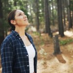 chodzenie Najzdrowsza forma spaceru. Spędź czas w naturze, bez rozmów i słuchawek. Włącz wszystkie zmysły