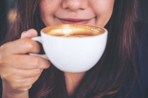 O aditivo de café mais saudável. Alternativas ao leite e ao açúcar para ajudar a perder peso