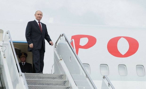 Nakaz aresztowania i zamknięte niebo. W jaki sposób Putin trafi do Budapesztu?