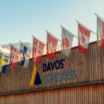 Nakaz jedzenia owadów i osobiste limity CO2? Fala teorii spiskowych wokół Davos