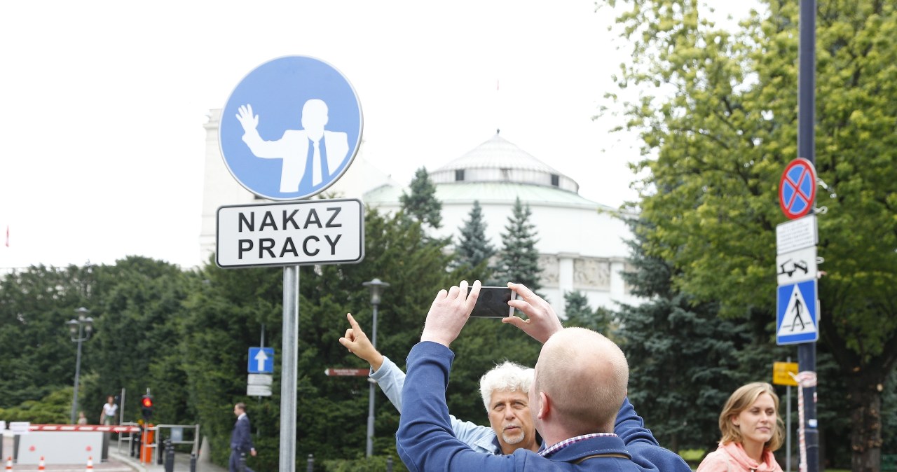 Nakaz pracy dla posłów!