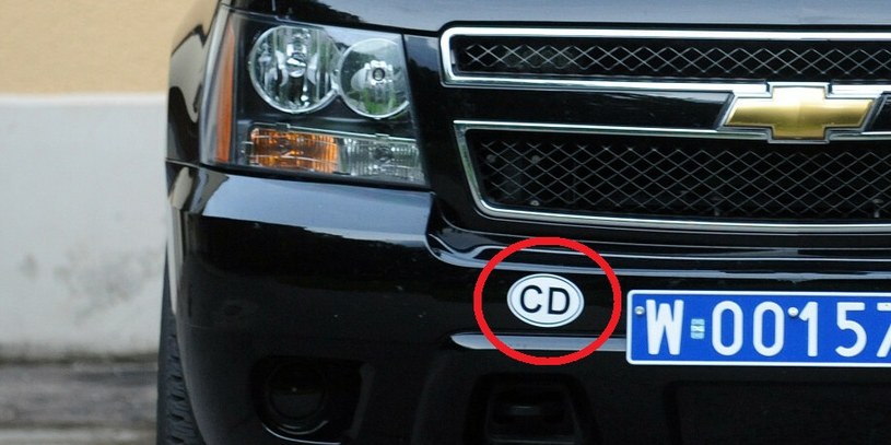 Naklejka CD (lub CC) jest ważna, ale musi być łączona z niebieską tablicą rejestracyjną /Wojciech Strozyk/ /Reporter