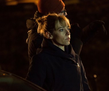 Nakręcony z filmowym rozmachem w Warszawie, Pradze i Odessie serial zgromadził plejadę aktorów trzech krajów. Byli wśród nich: Karel Roden ("Krucjata Bourne'a"), Małgorzata Buczkowska ("Fuga"), Stipe Erceg ("The Baader Meinhof Complex") i Sergey Strelnikov ("Ekaterina").  Fabuła "Zasady przyjemności" przenosi widzów w sam środek wielowątkowego policyjnego śledztwa, którego początkiem są morderstwa młodych kobiet w Warszawie, Odessie i Pradze. Rany na ciałach ofiar świadczą o brutalności i przemocy. Jedno staje się pewne: morderstwa są ze sobą powiązane. Prowadzący niezależne dochodzenia inspektorzy policji z Ukrainy, Polski i Czech muszą zacząć współpracować. Ich ścieżki prowadzą do podejrzanych biznesmenów, sprzedajnych prawników, skorumpowanych polityków, zawodowych zabójców i śladów wspólnej przeszłości. Ale rzeczy rzadko wyglądają tak, jak nam się wydaje... 