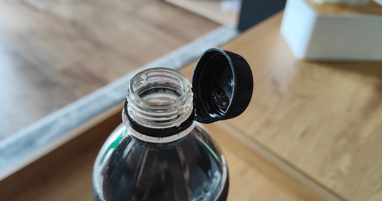 Nakrętki przytwierdzone do butelek mogą przestać być problemem /materiały własne /