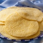 Naleśniki "milion dziurek". Wyglądają obłędnie, a smakują jeszcze lepiej  