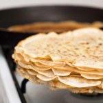 Naleśniki rozpadają się podczas smażenia? Dodaj 1 łyżkę tego i zapomnij o problemie