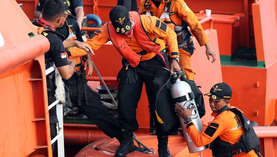 Należący do indonezyjskiego niskokosztowego przewoźnika Lion Air samolot Boeing 737 MAX 8 rozbił się w poniedziałek. Na jego pokładzie znajdowało się 181 pasażerów i ośmioro członków załogi. /BAGUS INDAHONO /PAP/EPA