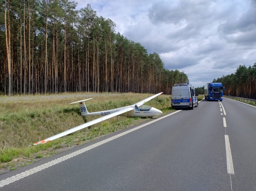 "Nam się trafił taki pojazd". Nietypowa maszyna na obwodnicy