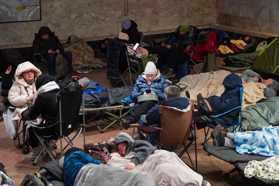 Namiot, w których można się ogrzać i naładować np. telefon, Kijów, 10 lutego 2026 /SERHII OKUNEV/AFP/East News /East News