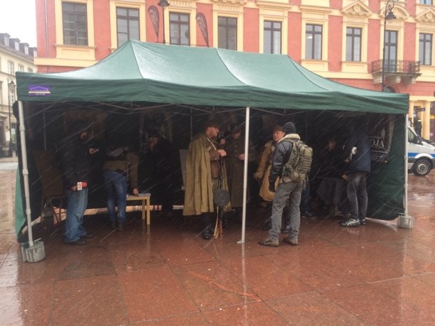 Namiot Wyklętych na placu Zamkowym w Warszawie /Michał Dobrołowicz /RMF FM