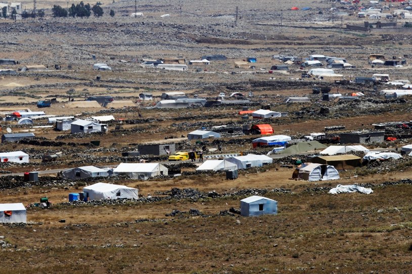 Namioty porozstawiane w Syrii, na granicy z okupowanymi przez Izrael Wzgórzami Golan /REUTERS/Ammar Awad /Agencja FORUM