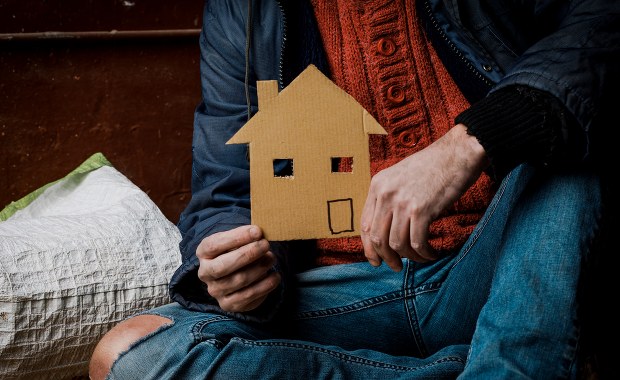 Namioty typu igloo na poznańskich ulicach. To awaryjne wsparcie dla bezdomnych