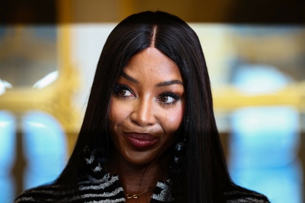 Naomi Campbell w trakcie ceremonii przyznania medalu Rycerza Sztuk Pięknych i Literatury. 26.09.2024 r. /ANNE-CHRISTINE POUJOULAT/AFP/East News /East News