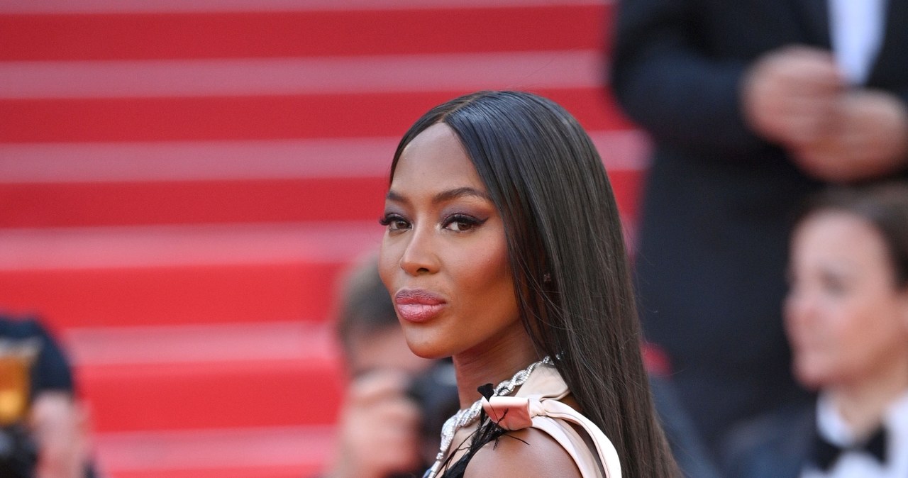 Cannes 2022: Elegancka Naomi Campbell prezentuje nagi biust! Ta kreacja  zrobiła furorę! - pomponik.pl