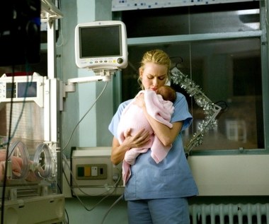 Naomi Watts ma dwójkę dzieci ze związku z aktorem Lievem Schreiberem. Po raz pierwszy została matką w wieku 38 lat, kolejne dziecko urodziła dwa lata później. W 2016 roku aktorka rozstała się ze swym partnerem po 11 spędzonych razem latach.