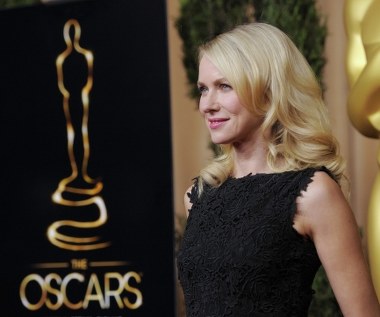 Naomi Watts ma na koncie dwie nominacje do Oscara. Po raz pierwszy o nagrodę Akademii rywalizowała w 2004 roku dzięki roli w filmie Alejandra Gonzáleza Inárritu "21 gramów"; musiała jednak uznać wyższość Charlize Theron ("Monster"). Drugą nominację otrzymała dziewięć lat później za występ w filmie "Niemożliwe" (Oscar powędrował do rąk Jennifer Lawrence" za "Poradnik pozytywnego myślenia"). Do trzech razy sztuka?