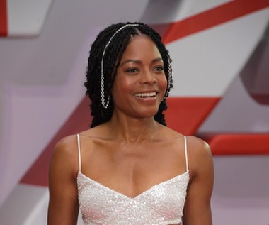 Naomie Harris została dziewczyną Bonda dzięki roli w filmie "Skyfall" (2012). Aktorkę zobaczyliśmy także w kolejnym Bondzie - "Spectre". Jej bohaterka - Moneypenny - wspiera sekretnie Bonda, pracując w centrali. A ten nabiera do niej coraz większego zaufania. "Ich relacja staje się coraz bliższa. Naprawdę zaczynają sobie ufać" – mówiła aktorka.
