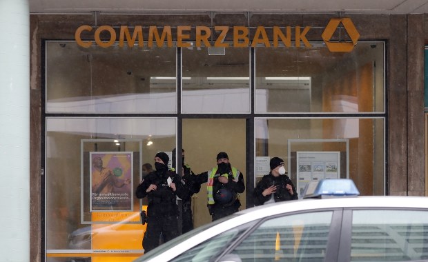 Napad na bank w Berlinie. Nieoficjalnie: Bandyci uciekli bez łupu