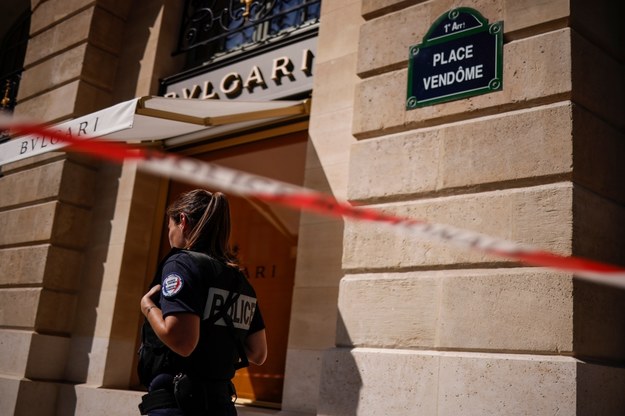 Napad na sklep z biżuterią w Paryżu /YOAN VALAT  /PAP/EPA