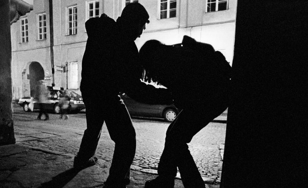 Napad na właściciela kantoru w Olkuszu. Napastnicy ukradli walizkę z pieniędzmi