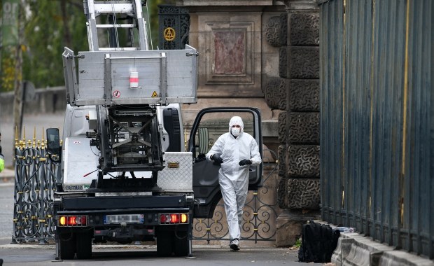 Napad stulecia w Luwrze. Szokujące ustalenia ws. zabezpieczeń muzeum