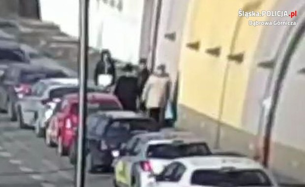 Napadł na kobietę, szuka go policja. Rozpoznajesz go?