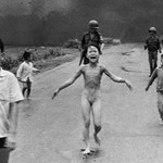 "Napalm Girl" 50 lat później. Kobieta ze słynnego zdjęcia mówi o Ukrainie
