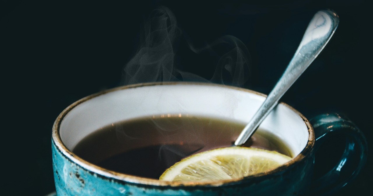 Napar z czarnuszki z cytryną wesprze zdrową skórę, włosy i paznokcie od środka /Lisa from Pexels /pexels.com