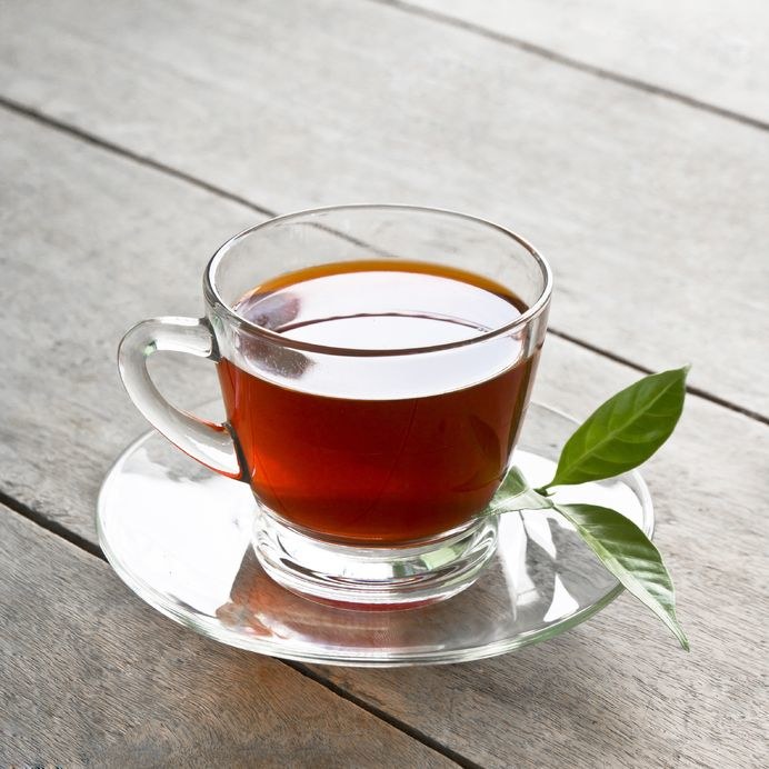 Napar z herbaty nabłyszczy meble /123RF/PICSEL