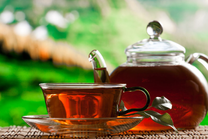 Napar z liści malin od klasycznej herbaty różni się głównie właściwościami /123RF/PICSEL