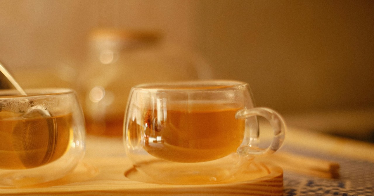 Napar z majeranku to o wiele lepszy wybór na Wielkanoc niż klasyczna czarna herbata /betül nur akyürek /pexels.com