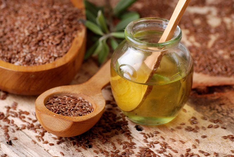 Napar z siemienia lnianego to idealny lek na kaszel, zaparcia czy refluks. Jak zrobić napar z siemienia lnianego? /123RF/PICSEL