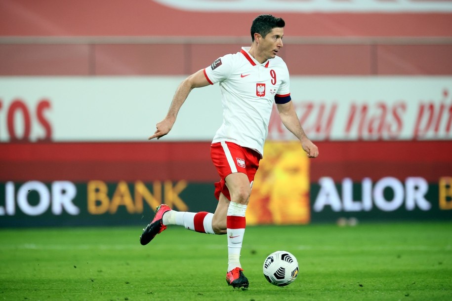 Napastnik i kapitan reprezentacji Polski Robert Lewandowski podczas meczu eliminacyjnego piłkarskich mistrzostw świata z drużyną Andory, na Stadionie Miejskim Legii Warszawa / 	Leszek Szymański    /PAP
