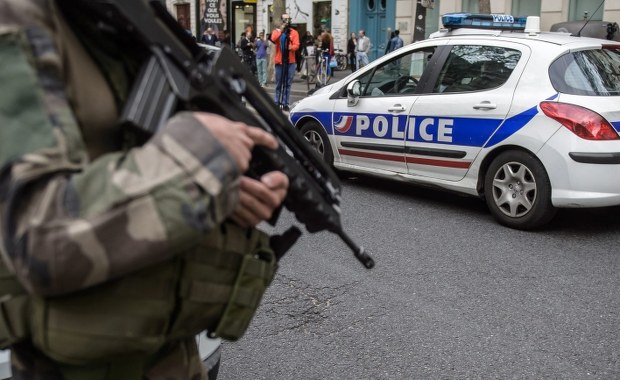 Napastnik próbował rozjechać żołnierzy koło Grenoble