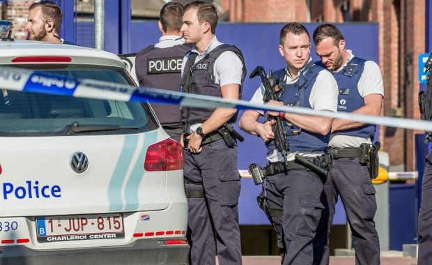 Napastnik z maczetą był objęty nakazem wydalenia z Belgii. Nakaz nie został wykonany