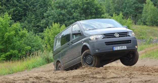 Napęd na obie osie (Haldex 4) i blokada mostu powodują, że w terenie auto jest dość dzielne. /Motor