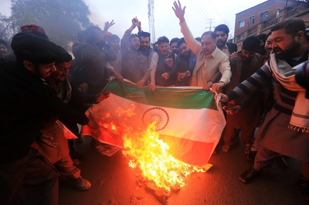 Napięcie między Pakistanem a Indiami wciąż rośnie /Arshad Arbab /PAP