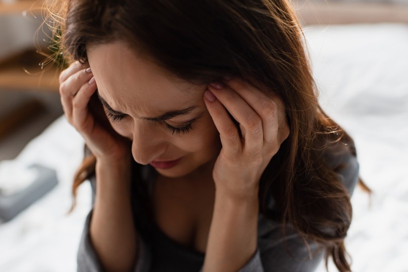 Napięciowy ból głowy częściej dotyczy kobiet. Ataki bólu mogą trwać nawet do kilku dni /123RF/PICSEL
