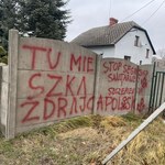 Napisy na posesji posłanki KO. Policja szuka sprawców